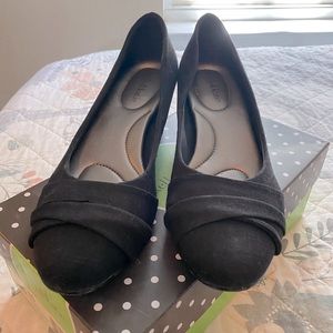 Women’s small wedge heel